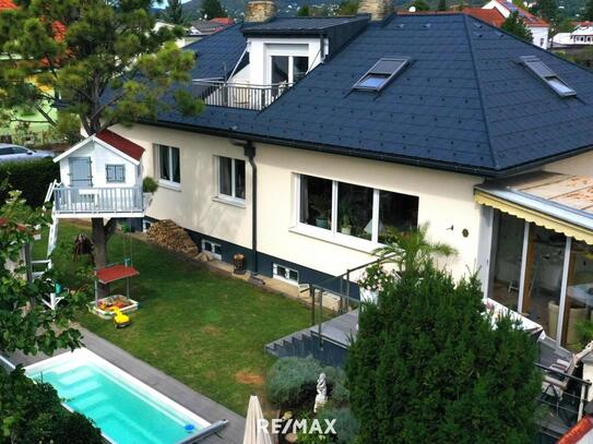 Großzügiges, modernisiertes Einfamilienhaus mit Pool in schöner Lage in Baden bei Wien!