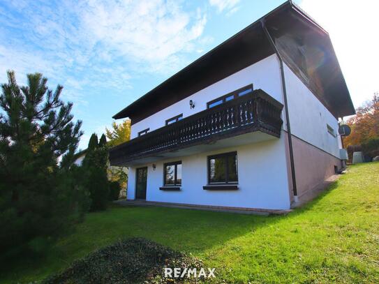 Teilsaniertes Ein- oder Zweifamilienhaus mit Aussicht und Ausbaumöglichkeiten!