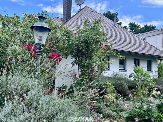 Stilvolles Haus mit traumhaftem Garten in ruhiger Lage