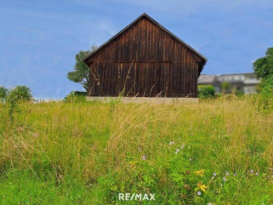 Traumhaftes ECK-Baugrundstück ca. 1177 m² mit Holzstadel - Ruhige Stadtrandlage !