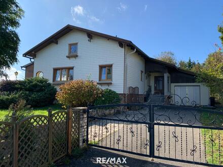 Landhaus mit Wintergarten und großzügiger Außenfläche in sonniger Grünlage