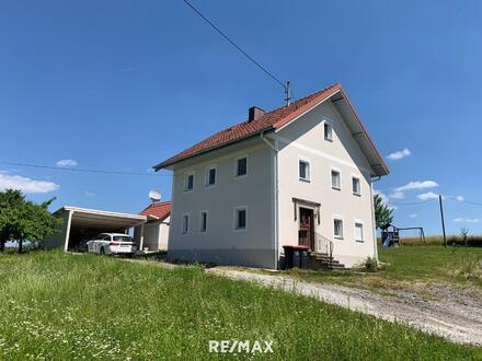 Einfamilienhaus mit Nebengebäude und großzügigem Garten in sonniger Lage