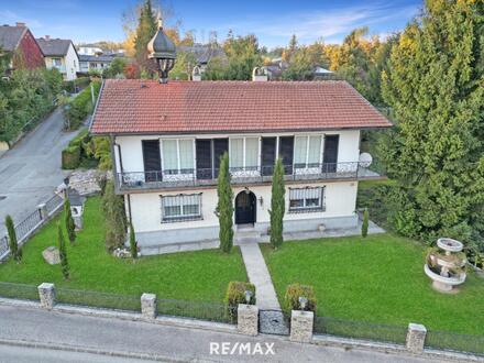 ***OPEN HOUSE Donnerstag, 21. Dezember 2023*** Charakterstarkes Haus in repräsentativer Lage mit wundervollen Garten!