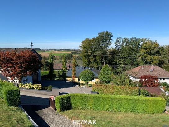 Ruhig gelegenes Einfamilienhaus mit wunderschönem Innblick und Stadtnähe