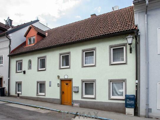 Sanierungsbedürftiges Stadthaus in Toplage am Römerberg