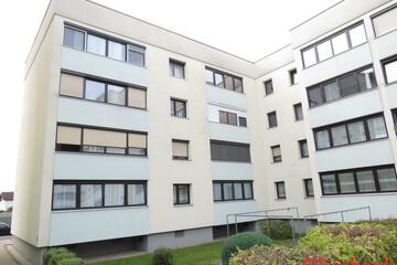 Großzügige 4 Zimmerwohnung inkl. Loggia, einem Garagenstellplatz und einem PKW Abstellplatz