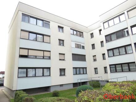 Großzügige 4 Zimmerwohnung inkl. Loggia, einem Garagenstellplatz und einem PKW Abstellplatz