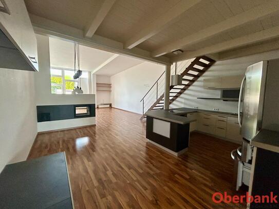 NEUER PREIS: Stilvolle Wohnung mit Loft-Charakter / Kamin, Dachterrasse mit Weitblick ins Grüne inklusive!