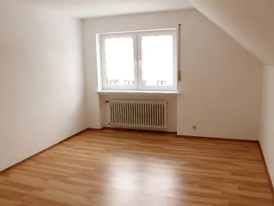 Perfekt für Paare: Helle & moderne Etagenwohnung mit Balkon & Einbauküche!