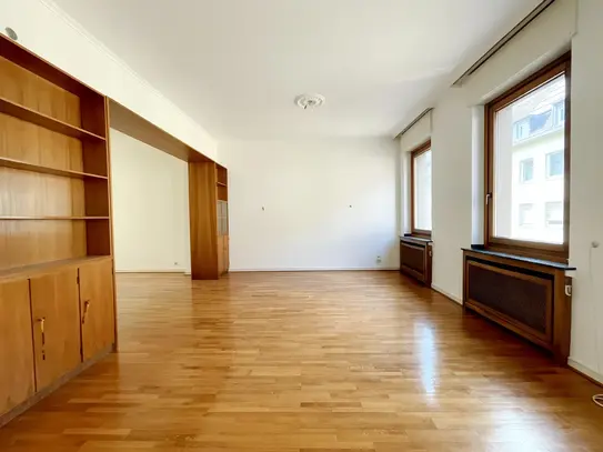 GROßZÜGIGE 2-ZIMMER WOHNUNG IN KREFELDER INNENSTADT ZU MIETEN!