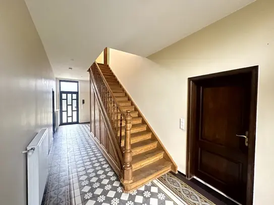 HAUPTHAUS EINES BAUERNHOFES IN KREFELD-FISCHELN ZU VERMIETEN!