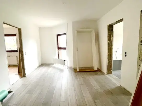 Ideal für 2 Personen! Attraktive 3,5-Zimmer-Wohnung im 1.Obergeschoss mit 2 Bädern und Balkon
