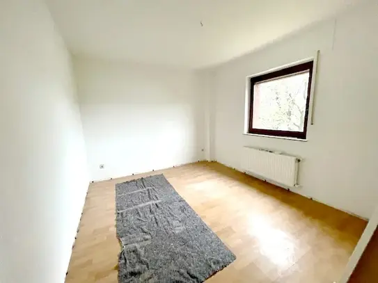 Ideal für 2 Personen! Attraktive 3,5-Zimmer-Wohnung im 1.Obergeschoss mit 2 Bädern und Balkon