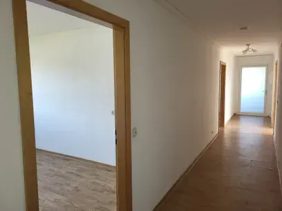 Großzügige Dachgeschosswohnung mit Balkon und schöner Aussicht!