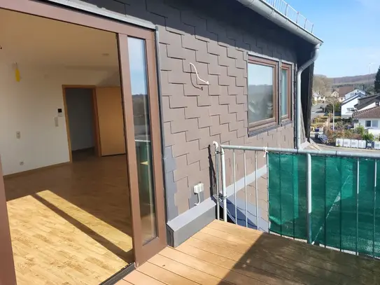 Großzügige Dachgeschosswohnung mit Balkon und schöner Aussicht!