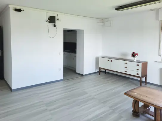 Helle 2 Zimmerwohnung mit Einbauküche in ruhiger Wohnlage!