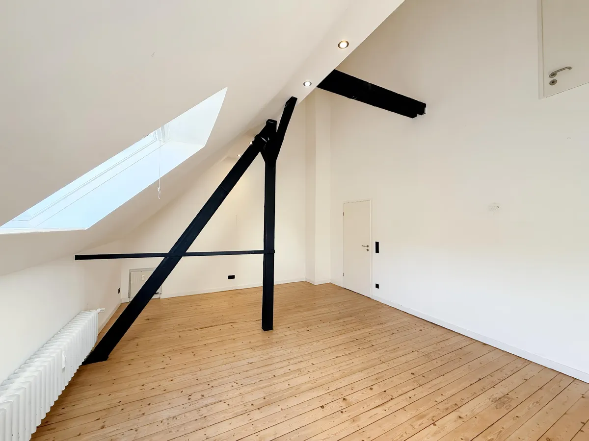 GROßZÜGIGE MASIONETTEWOHNUNG MIT 139M² IM ZENTRUM ZU MIETEN!