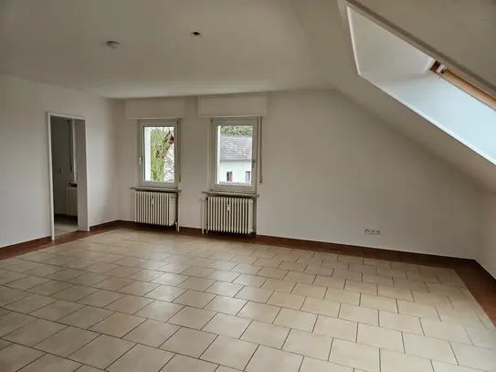 Moderne Dachgeschosswohnung im Grünen