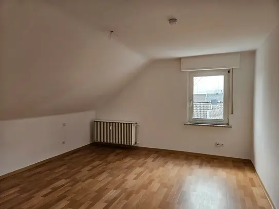 Moderne Dachgeschosswohnung im Grünen