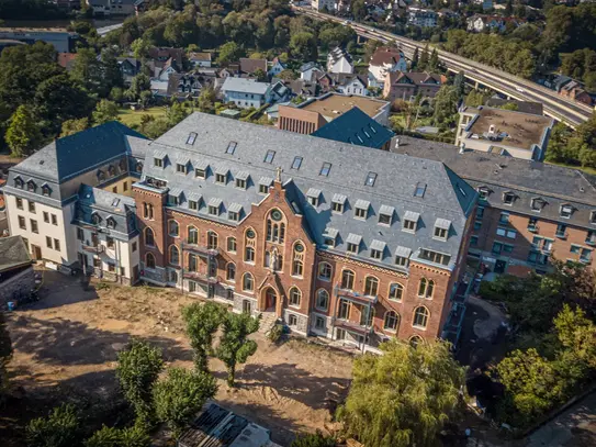 Elegantes Wohnen im historischen Kloster-Gehobene und helle 3 Zimmerwohnung mit Loggia!