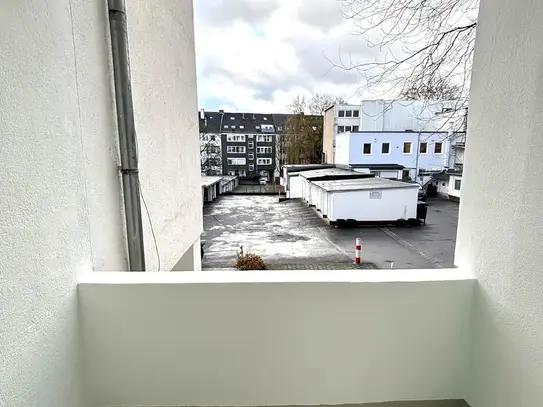 Helle 2-Zimmer Wohnung mit Balkon - Annastraße