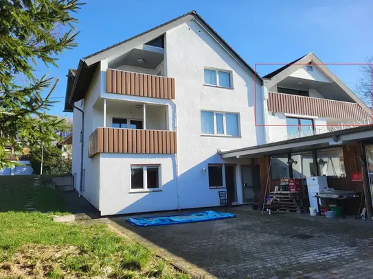 Dachgeschosswohnung mit Balkon und traumhaften Ausblick ins Grüne!