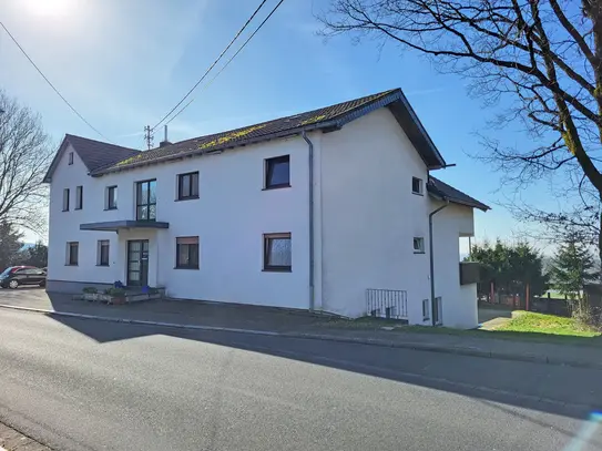 Dachgeschosswohnung mit Balkon und traumhaften Ausblick ins Grüne!