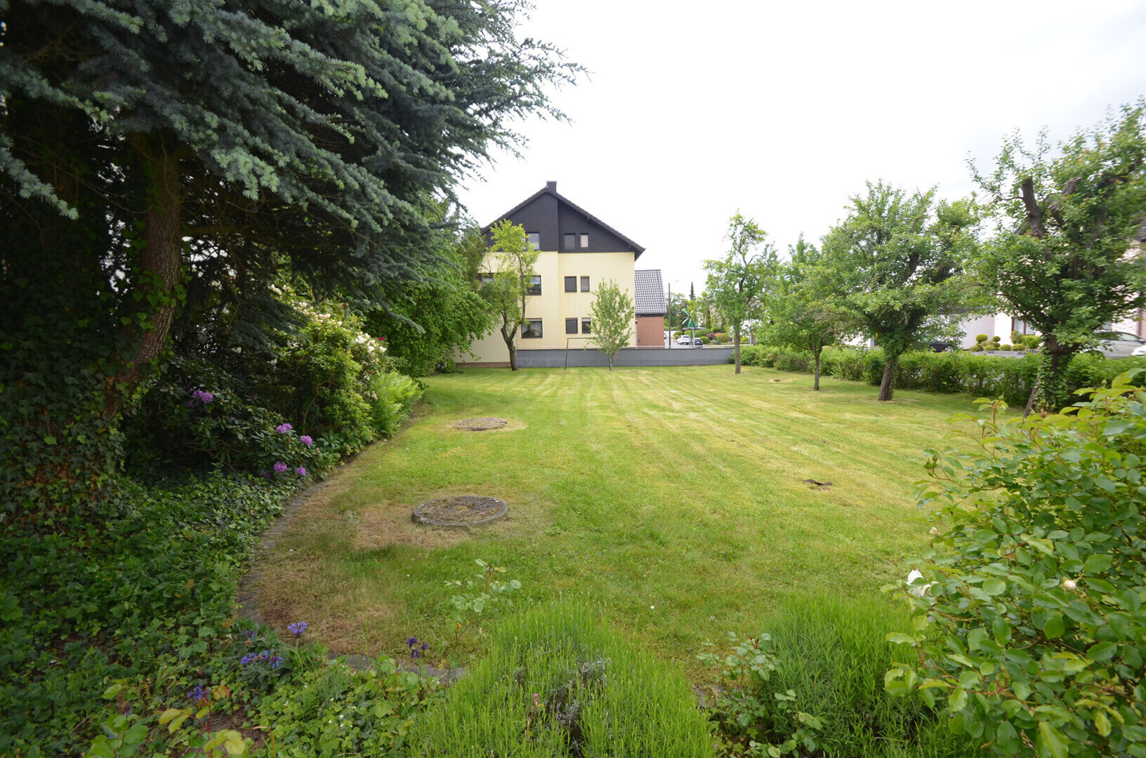                                                               Individuelles Einfamilienhaus mit sehr gro&szlig;em Garten                                                       in Bornheim (Frankfurt am Main)