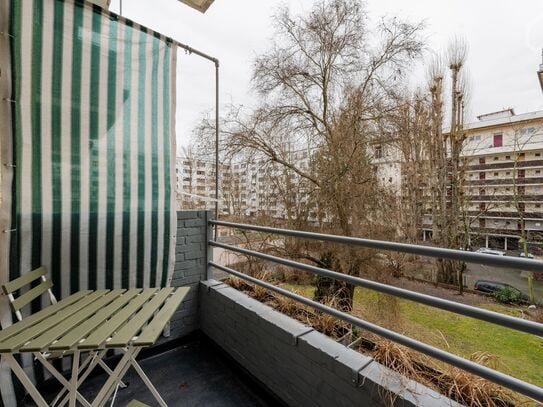 Tasteful 1-room apartment with balcony and EBK in Berlin Wilmersdorf