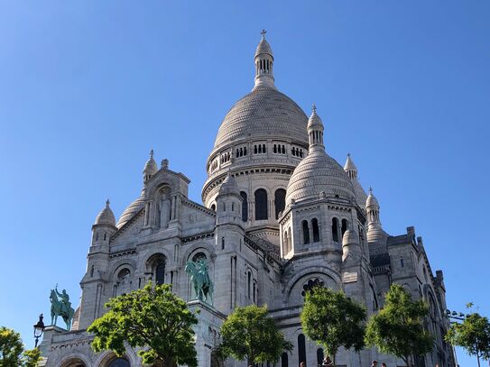 Montmartre arty gem with a view