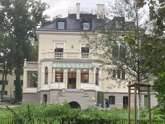 Traumhafte Wohnung in Jugendstilvilla mit Parkblick