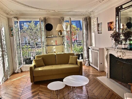 Haussmanian two bedroom flat - perfect for a flat share