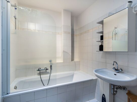 Modern and bright studio apartment in the centre of Neukölln with balcony