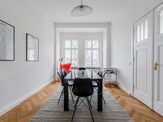 FIRST TIME RENT! Elegant 4-Room Apartment in Charming Altbau-Building with a Fireplace & Balcony – Fully Furnished in S…