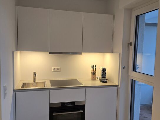 New building! Luxury studio with public transport (10min to the city), easy parking, near airport