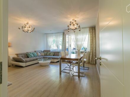 Lovely refurbished apartment in Charlottenburg - with space for 2 home offices