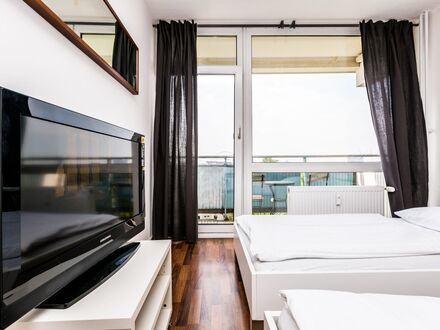 Schöne Ferienwohnung in zentraler Lage in Köln Deutz mit wunderschönem Domblick vom eingenem Balkon und gratis W-LAN |…