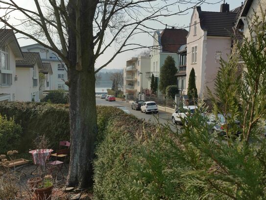 Attraktive 2-Zimmer Wohnung. 80 Meter zu Rheinuferpromenade. Telekom und UN Campus nur 14 Min. mit Bahn