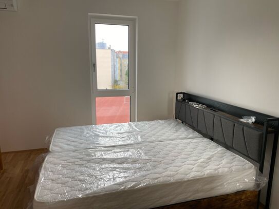 Bright 1.5-room apartment (furnished) with high-quality fitted kitchen (Steglitz)