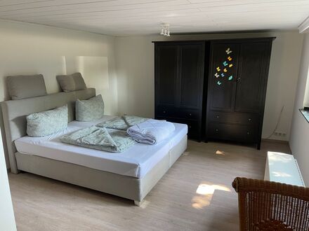 Schöne Souterrain-Wohnung mit Gartennutzung | Pretty basement apartment with garden use