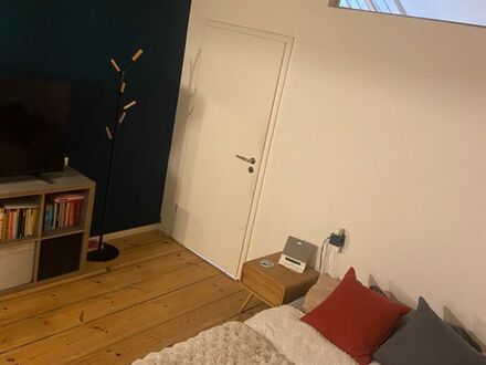 Sonnige Maisonette-Wohnung in der Nähe des Treptower Parks | Sunny maisonette with separate workspace and open kitchen/…