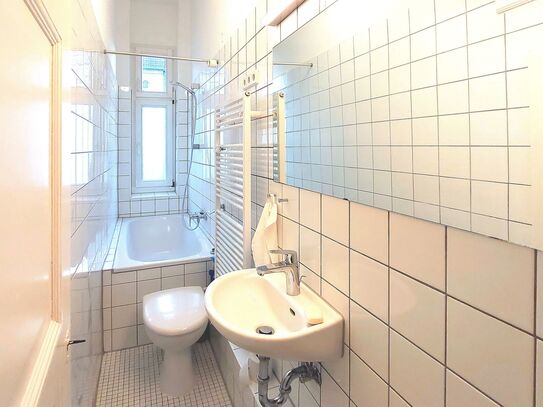 Living in Berlin-Mitte: Charming 2-room apartment in Schröderstraße