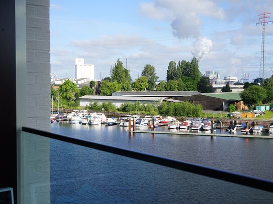 Modern Loft with full water view on yacht harbour (Harburg) + Balcony