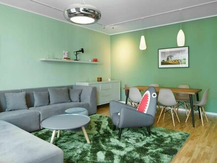 Stilvolles Apartment in Prenzlauer Berg: 2 Schlafzimmer, großes Wohnzimmer mit Balkon, zentral (Metzerstr.)