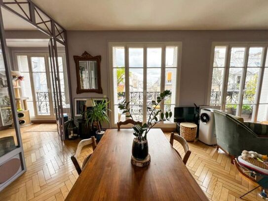 Lightfulll 2 bedrooms flat with great balcony in the heart of Paris, near Louvre, Montorgueil and jardin du Palais Royal