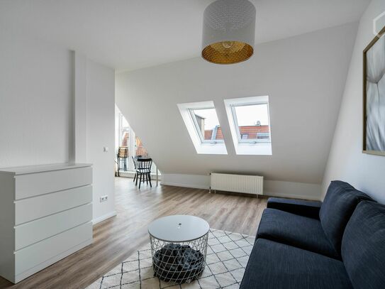 Modernes und helles Studio Apartment im Zentrum von Neukölln mit Balkon