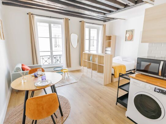 Elegant Parisian Studio Just Steps from Rue Montorgueil: Comfort and Sophistication in the Heart of the City of Lights