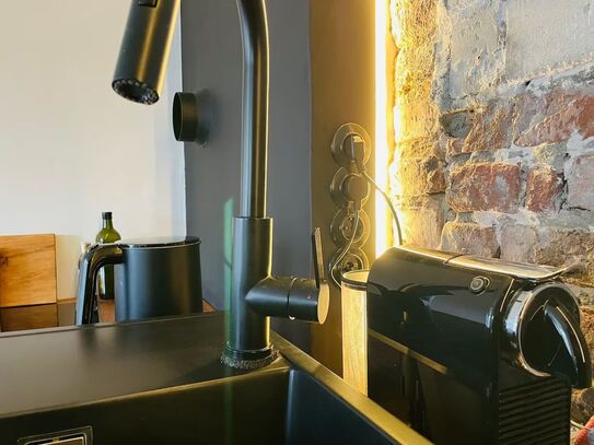 Space 4 U! Great and charming loft conveniently located, Koln - Amsterdam Apartments for Rent