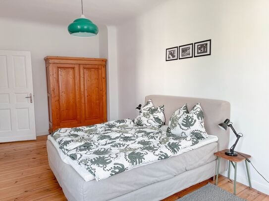 Bright, airy and well located artist apartment in hip Neukölln