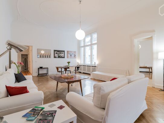 Wunderschöne, große Altbauwohnung mit Designer-Möbeln in Berlin-Charlottenburg
